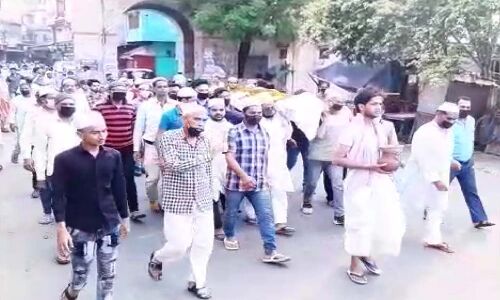 लॉकडाउन में गरीब हिंदू पडोसी की मौत, नहीं आये परिजन तो मुस्लिम समाज ने किया अंतिम संस्कार लॉकडाउन में गरीब हिंदू पडोसी की मौत, नहीं आये परिजन तो मुस्लिम समाज ने किया अंतिम संस्कार