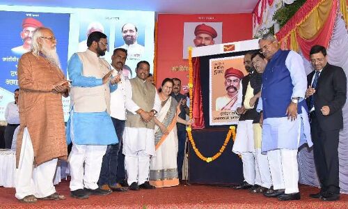 लोकसभा अध्यक्ष सुमित्रा महाजन ने किया दामोदर हरी चाफेकर के डाक टिकट का अनावरण, वंशजों को बिठाया पिछली लाइन में