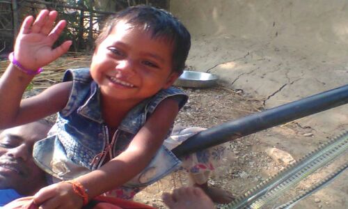 मिर्जापुर में मिड-डे मील की खौलती सब्‍जी में गिरी 3 साल की मासूम, बच्ची को निकालने के बजाय भाग गयीं रसोइया तो झुलसने से हो गयी मौत