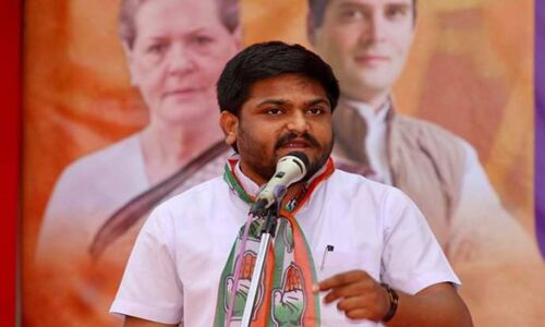 हार्दिक पटेल बोले गुजरात मॉडल दिखा पूरे देश को हथिया चुकी भाजपा राज में नर्मदा का एक बूंद पानी नहीं मिलता कच्छ के किसानों को