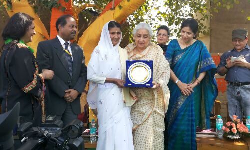 काश ये सम्मानपत्र दो वक़्त की रोटी भी दे पाते : कबूतरी देवी