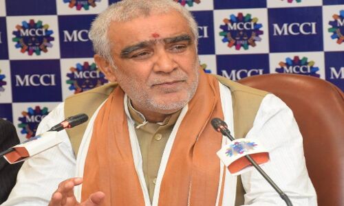 मोदी सरकार की लड़ाई कोरोना की बीमारी से है, बीमार आदमी से नहीं