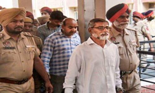 पिन्हा था दाम-ए-सख्त करीब आशियां के, उड़ने न पाए थे कि गिरफ्तार हम हुए