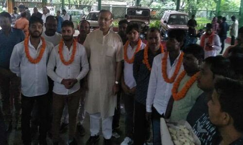 मोदी के मंत्री ने किया 8 गौ आतंकियों का जमानत मिलने पर फूल माला से स्वागत