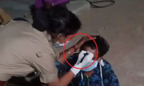 घर लौट रहे मजदूर के माथे पर पुलिस ने लिखा, मैने लॉकडाउन का उल्लंघन किया, मुझसे दूर रहना