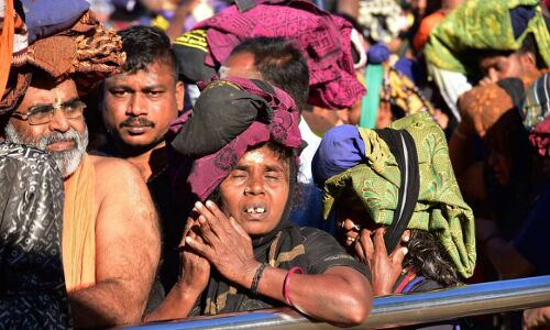 राम मंदिर पर आये फैसले की दुहाई दे रहे हिंदूवादी क्या सबरीमाला पर सुप्रीम कोर्ट को नहीं दिखायेंगे ठेंगा?