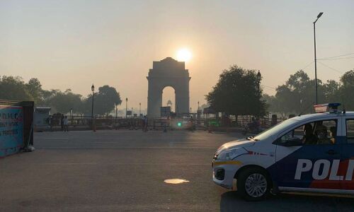 दिल्ली में पहली बार इतना कम हुआ प्रदूषण, लेकिन हवा में बढ़ रहा ओजोन