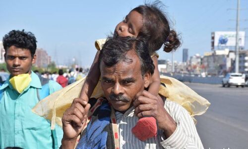 कोरोना वायरस : प्रवासी मजदूरों के लिए हरियाणा में बनेंगे सुरक्षित कैंप कोरोना वायरस : प्रवासी मजदूरों के लिए हरियाणा में बनेंगे सुरक्षित कैंप