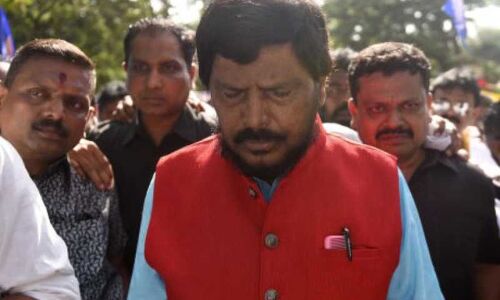 मोदी कैबिनेट के दलित मंत्री रामदास आठवले कल जायेंगे गैंगरेप पीड़िता के गांव, कहा दोषियों को चढ़ाओ फांसी