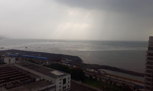 आज महाराष्ट्र से टकराएगा चक्रवात निसर्ग, 110 किलोमीटर प्रति घंटे की रफ्तार से चलेंगी हवाएं