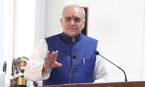 भाजपा नेता ने पैदल घर जा रहे मजदूरों का उड़ाया क्रूर मजाक, कहा छुट्टी मनाने जा रहे भाजपा नेता ने पैदल घर जा रहे मजदूरों का उड़ाया क्रूर मजाक, कहा छुट्टी मनाने जा रहे