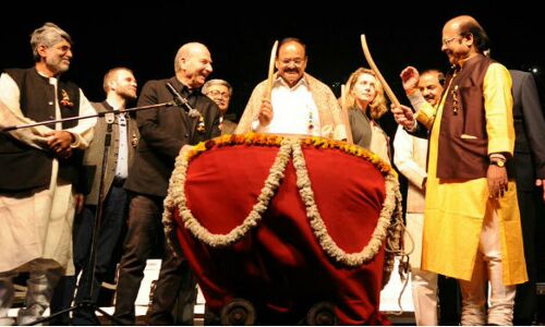 थिएटर के नाम पर थिएटर ओलम्पिक जैसे भद्दे मज़ाक करती सत्ता