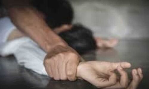 बिहार में महादलित महिला के साथ पकड़ा गया युवक तो ग्रामीणों ने हाथ-पैर बांधकर पिला दिया पेशाब