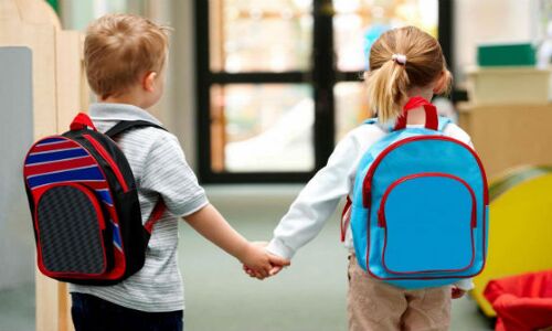 बच्चों के लिए माता—पिता खरीद रहे बुलेट प्रूफ स्कूल बैग