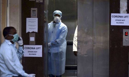 जम्मू-कश्मीर में कोरोना वायरस के अबतक 13 पॉजिटिव मामले, लोगों की घरों से बाहर न निकलने की हिदायत