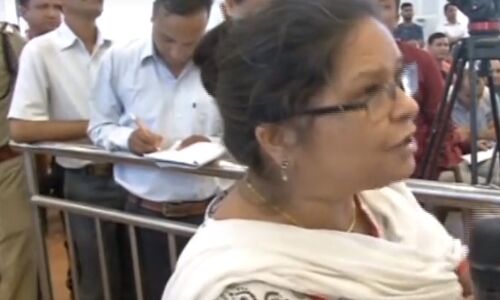 भाजपा मुख्यमंत्री को शिक्षिका ने कहा चोर-उचक्का और शराब तस्कर, वीडियो हुआ वायरल भाजपा मुख्यमंत्री को शिक्षिका ने कहा चोर-उचक्का और शराब तस्कर, वीडियो हुआ वायरल