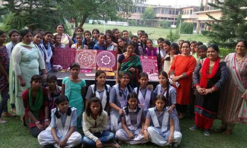 दुनियाभर में पहचान कायम करती पहाड़ की ऐपण कला