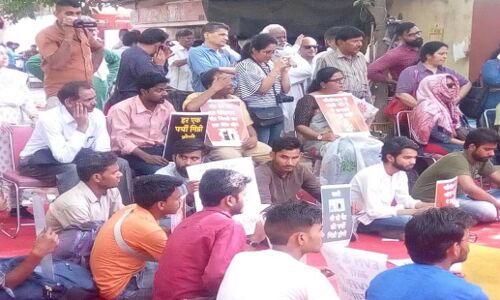 दिल्ली में प्रदर्शनकारियों की मांग, बंद हो ईवीएम से चुनाव