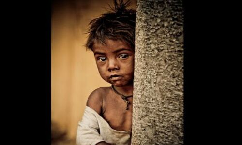 एक और बच्चा मर गया गिनती में शुमार हुआ