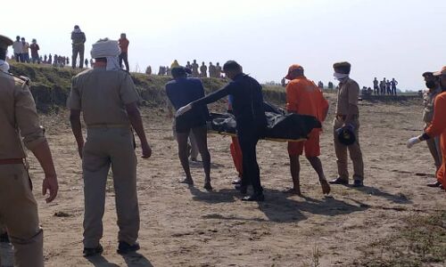 UP के फतेहपुर में लॉकडाउन ड्यूटी पर तैनात दरोगा-सिपाही समेत 3 की यमुना में डूबने से हुई मौत, लाशें बरामद