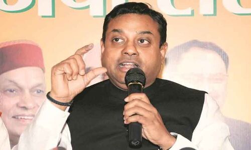 संबित पात्रा को लोग यूं ही नहीं कहते झूठ की दुकान, केले पर पेशाब छिड़कने वाला मुस्लिम बुजुर्ग का वीडियो भी निकला फर्जी