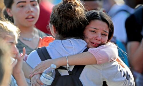 स्कूल के पूर्व छात्र ने की गोलीबारी, 17 लोगों की मौत