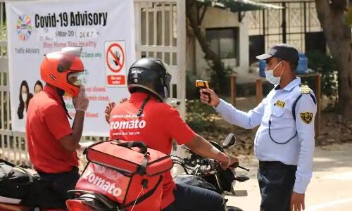 लॉकडाउन के बीच पंजाब में स्विगी और जोमैटो के जरिए घर-घर बहाल हो रही जरूरी सामान की आपूर्ति