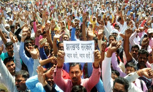 मुख्यमंत्री रघुबर दास अपनी मांगों के लिए आंदोलनरत पारा शिक्षकों को कहते हैं गुंडा