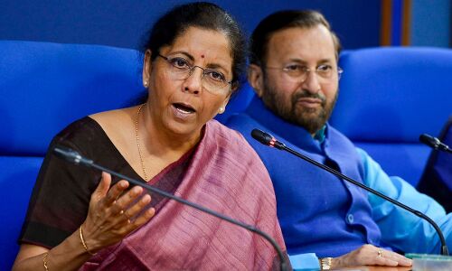 वित्तमंत्री सीतारमण ने गरीबों के लिए की 1.70 लाख करोड़ रुपये के राहत पैकेज की घोषणा