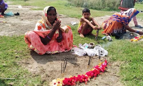 नीतीश बाबू के बिहार में कोरोना वायरस बना कोरोना माई- लड्डू, लौंग और अगरबत्ती से कई जिलों में शुरू हुआ इलाज
