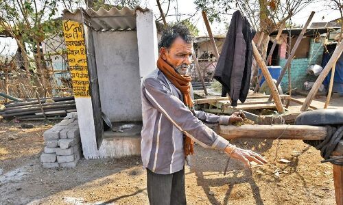 मोदी राज में 15 से 20 करोड़ शौचालय तो चूहे भी खा सकते हैं!