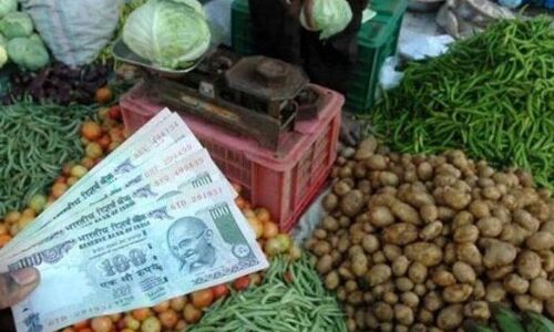 लॉकडाउन से यूपी में पान-मसाला पर लगी पाबंदी लेकिन घरेलू वस्तुओं पर दुकानदारों के मनमाने दाम से जनता परेशान