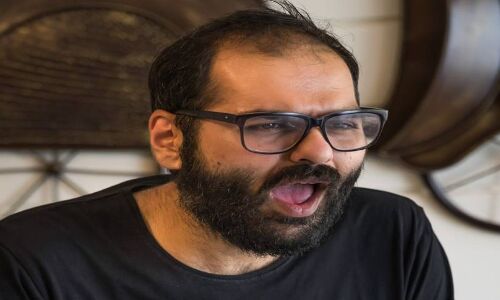 कौन हैं ये कुणाल कामरा जिनसे पत्रकार से सवाल पूछने की कीमत वसूलेगा इंडिगो, स्पाइसजेट और एयर इंडिया