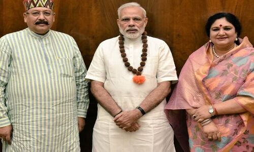 उत्तराखण्ड के कैबिनेट मंत्री सतपाल महाराज की पत्नी निकलीं कोरोना पॉजिटिव, बढ़ी त्रिवेंद्र सरकार की मुश्किलें