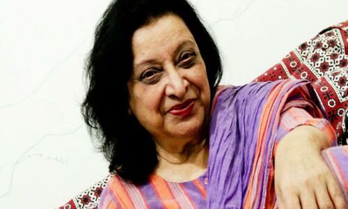 एक तरफ लाशें गिरती हैं और दूसरी तरफ हम नारे लगाते हैं : फहमीदा रियाज