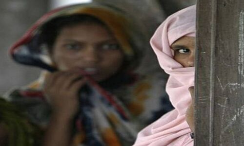 इस डर में कोई कैसे प्यार कर सकता है