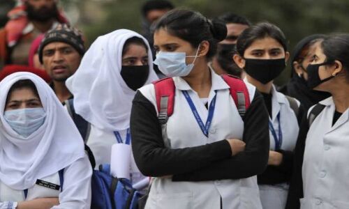 कोरोना के कारण देश के छात्र 100 दिन नहीं जा सकेंगे स्कूल-कॉलेज, ड्राप आउट से बचने के लिए सरकार ने निकाले रास्ते