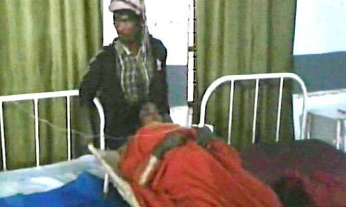 दर्द से कराहती गर्भवती का नहीं था आधार कार्ड तो अस्पताल ने धमकाकर निकाला बाहर, गेट पर दिया बच्चे को जन्म