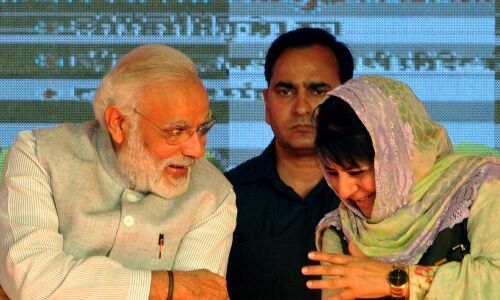 नकली राष्ट्रवादी पार्टी का कश्मीर छोड़ भागना 2019 की रणभेरी का ऐलान