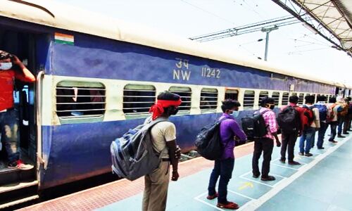 ज्यादा नहीं सिर्फ 71 ट्रेनें अपना रास्ता भूलीं और सिर्फ 4 ट्रेनों को पहुंचने में लगा 3 दिन से ज्यादा समय: रेल मंत्रालय की सफाई ज्यादा नहीं सिर्फ 71 ट्रेनें अपना रास्ता भूलीं और सिर्फ 4 ट्रेनों को पहुंचने में लगा 3 दिन से ज्यादा समय: रेल मंत्रालय की सफाई