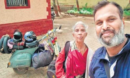 मां को घुमाने के लिए छोड़ी नौकरी, स्कूटर से घुमाया अबतक 48 हजार किलोमीटर