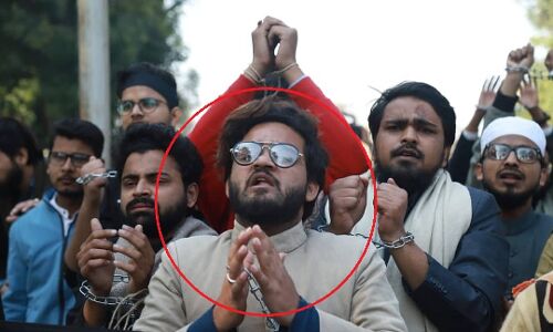 CAA विरोधी आंदोलन के लिए अलीगढ़ मुस्लिम विश्वविद्यालय के दो छात्र गिरफ्तार, एक को जेल भेजा गया