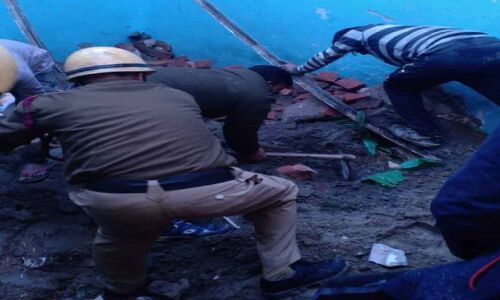 दिल्ली के भजनपुरा में निर्माणाधीन इमारत गिरने से 4 छात्रों और ट्यूटर की मौत, कई गंभीर रूप से घायल