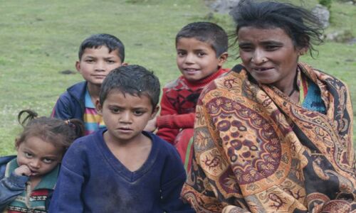 ग्राउंड रिपोर्ट : उत्तराखंड के जैकुनी गांव में सड़क-बिजली, स्कूल-अस्पताल कुछ भी नहीं