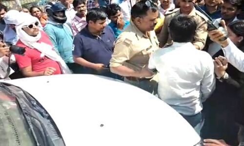 ​हिंदू दोस्त की गाड़ी से जा रहा था मुस्लिम परिवार तो ट्रैफिक पुलिस ने काट दिया चालान