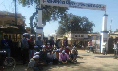 अंदर पड़ी रही तौलिया और डॉक्टरों ने सिल दी बच्चेदानी अंदर पड़ी रही तौलिया और डॉक्टरों ने सिल दी बच्चेदानी