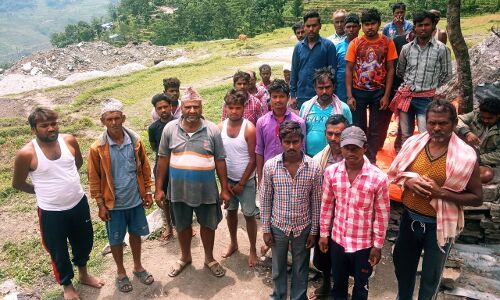 नेपाल में फंसे झारखंड के 50 मजदूर दो महीने से कर रहे हैं मिन्नतें, केंद्र व राज्य के बीच उलझा है घर वापसी का मामला