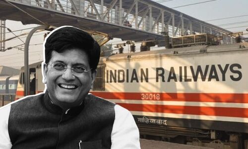 स्टेशन पर पिता ढूंढता रहा दूध, मासूम ने मां की गोद में तोड़ा दम