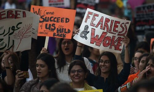 शादी से पहले बेटियों को सीलबंद पैकेट समझने वालो, समय आ गया है अपनी बेटियों को इंसान मानो शादी से पहले बेटियों को सीलबंद पैकेट समझने वालो, समय आ गया है अपनी बेटियों को इंसान मानो