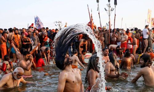 breaking : योगीराज में इलाहाबाद में गंदे जल से हो रहा श्रद्धालुओं का पवित्र माघ स्नान